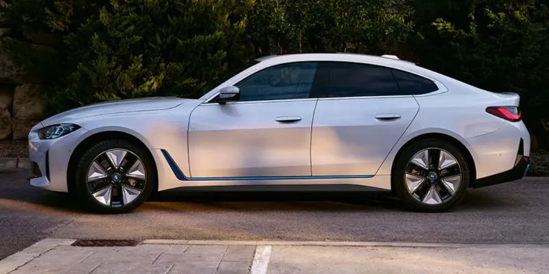 Hiệu suất ấn tượng – Trải nghiệm lái đúng chất BMW