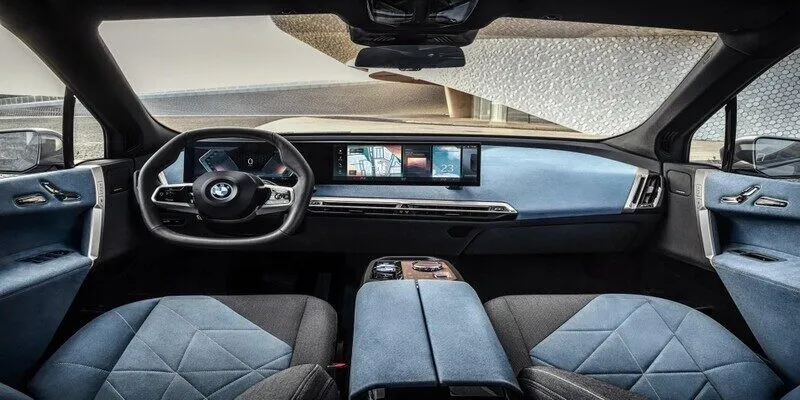 Hiệu Suất Mạnh Mẽ Của BMW iX